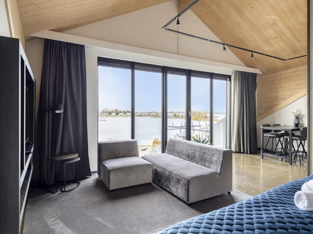 Oesterdam 25a, THOLEN