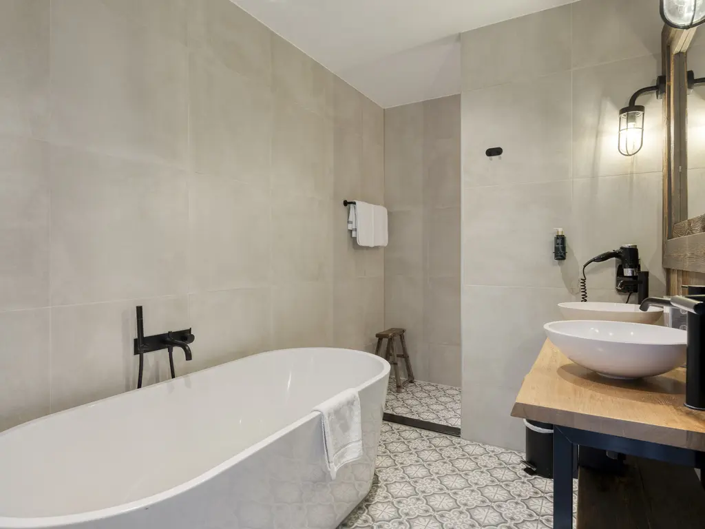 Oesterdam 25a, THOLEN