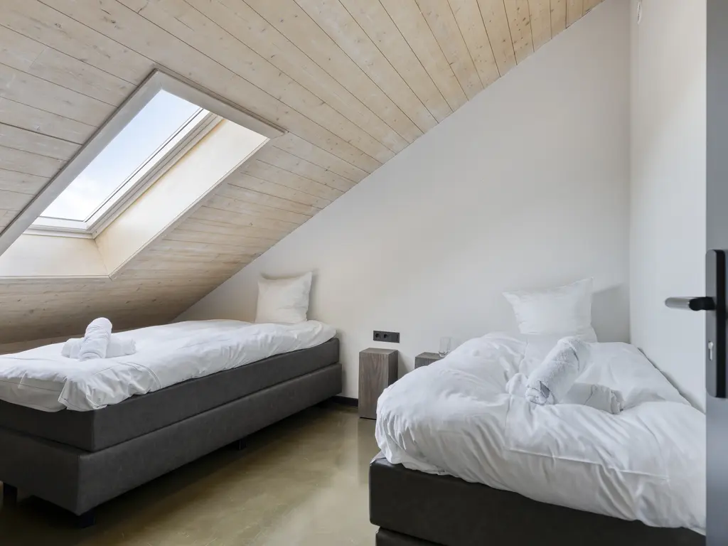 Oesterdam 25a, THOLEN