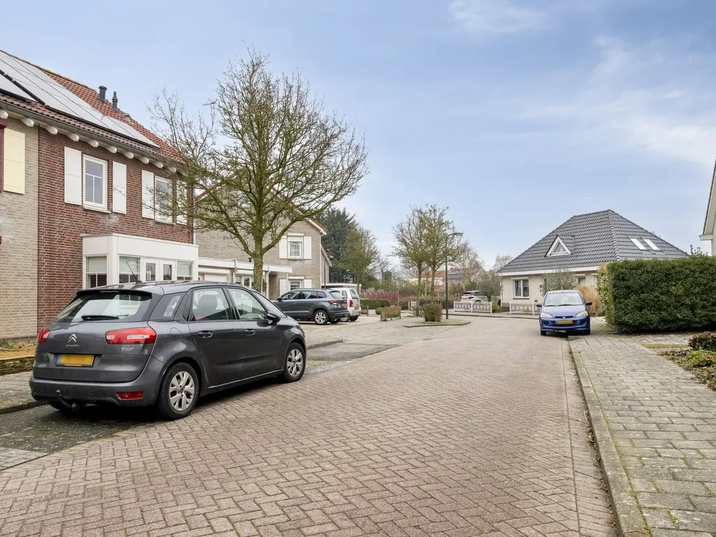 Van Zeylstraat 15, OUD-VOSSEMEER