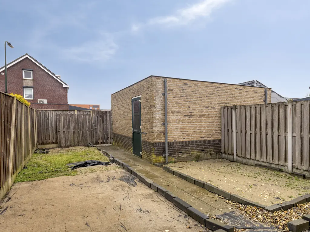 Dokter Bernhardistraat 18, STAVENISSE