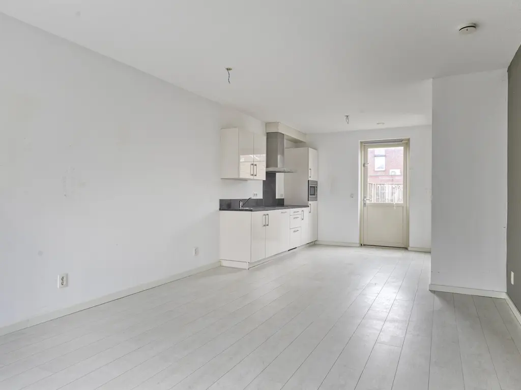 Dokter Bernhardistraat 18, STAVENISSE