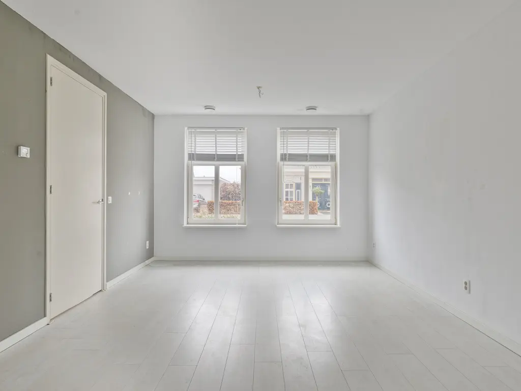 Dokter Bernhardistraat 18, STAVENISSE