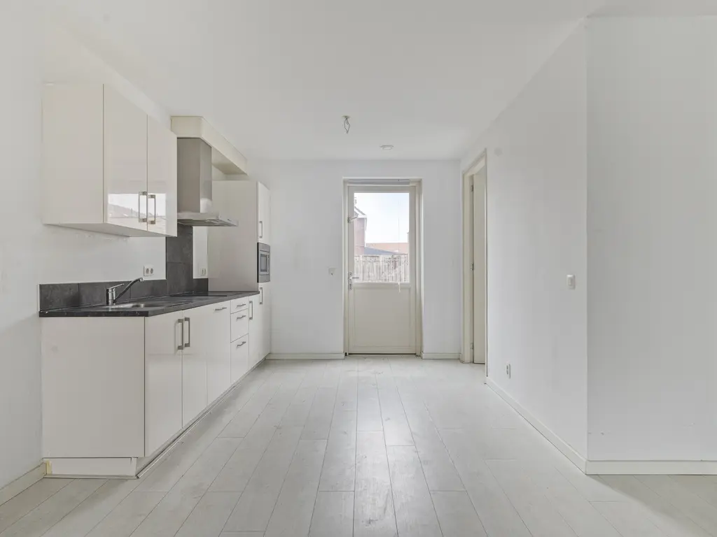 Dokter Bernhardistraat 18, STAVENISSE