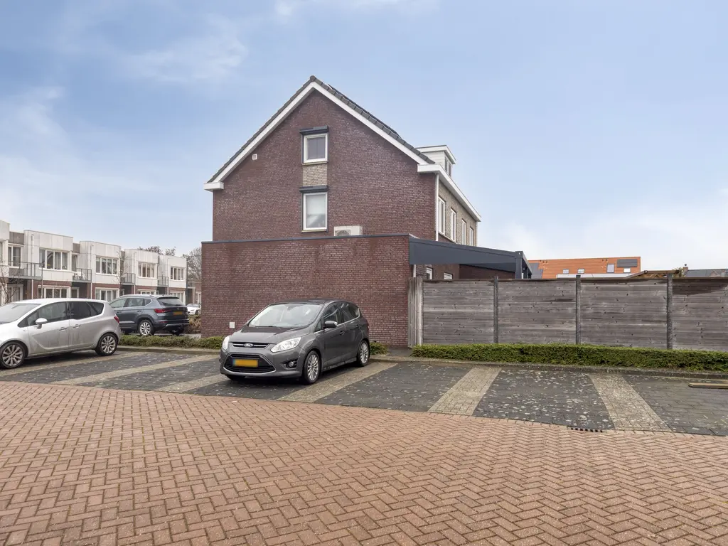 Dokter Bernhardistraat 18, STAVENISSE