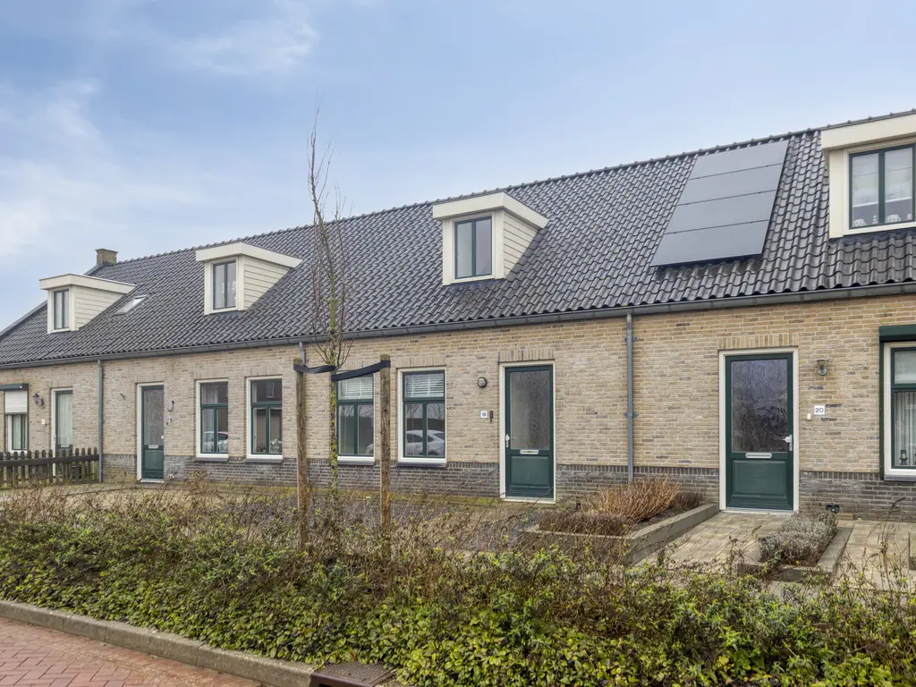 Dokter Bernhardistraat 18, STAVENISSE