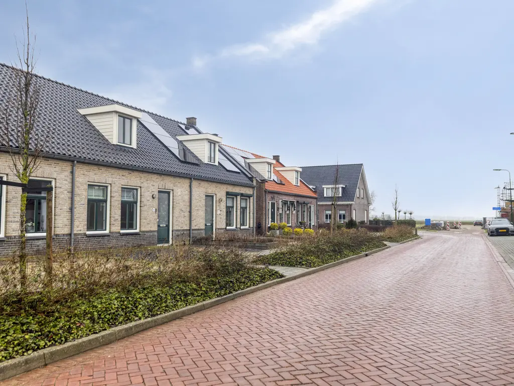 Dokter Bernhardistraat 18, STAVENISSE