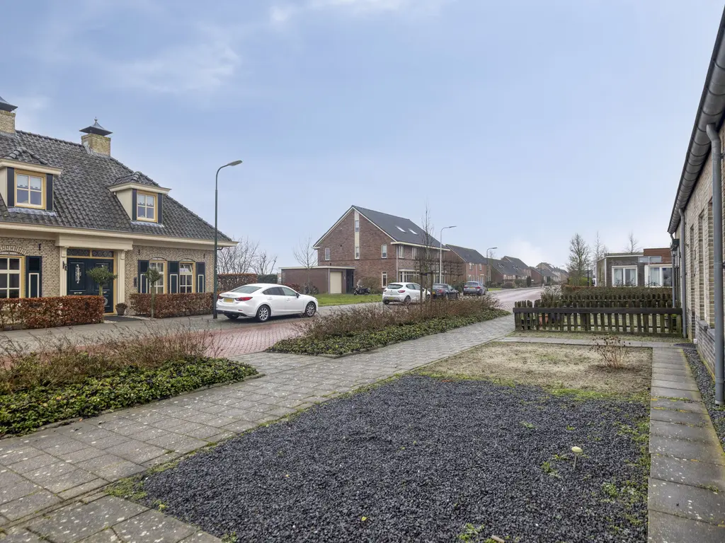 Dokter Bernhardistraat 18, STAVENISSE