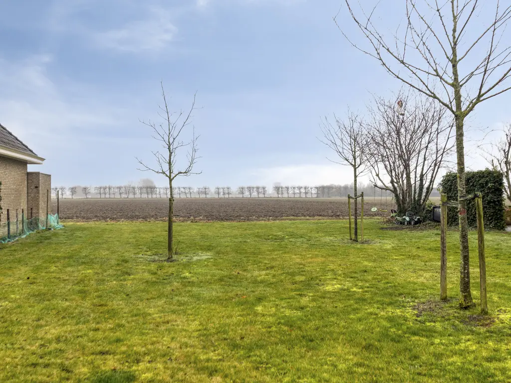 Dokter Bernhardistraat 18, STAVENISSE