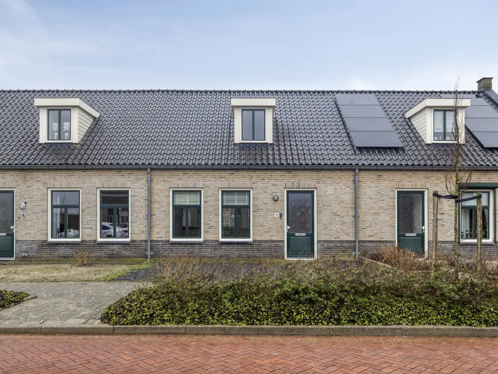 Dokter Bernhardistraat 18, STAVENISSE