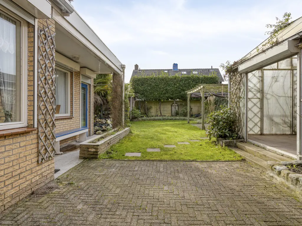 Dr Ensinkstraat 65, HALSTEREN