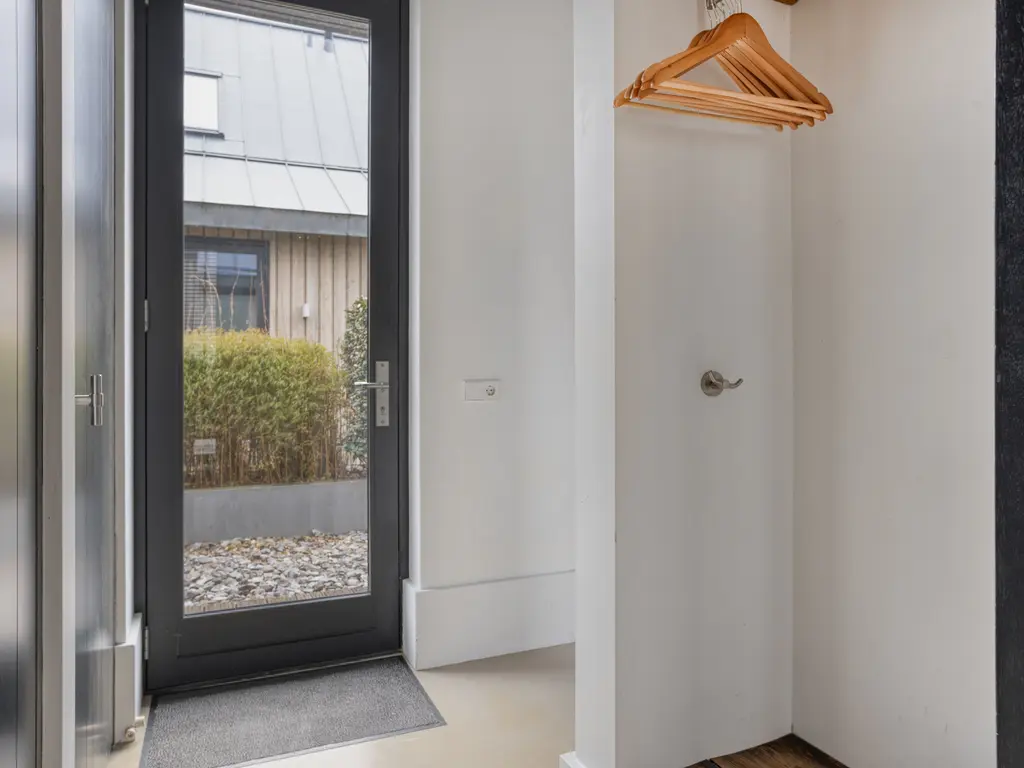 Oesterdam 127, THOLEN