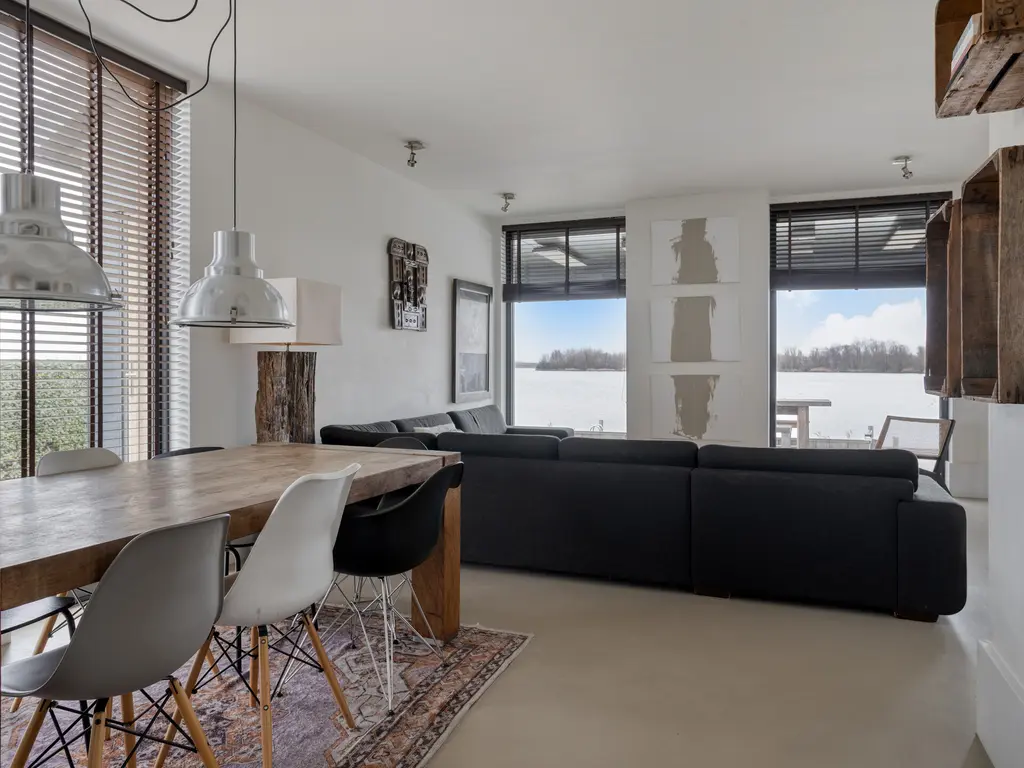 Oesterdam 127, THOLEN