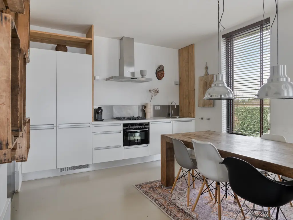 Oesterdam 127, THOLEN