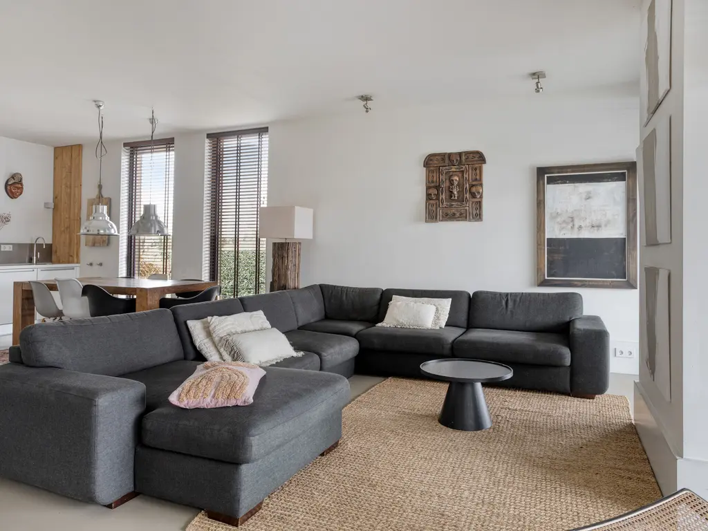 Oesterdam 127, THOLEN