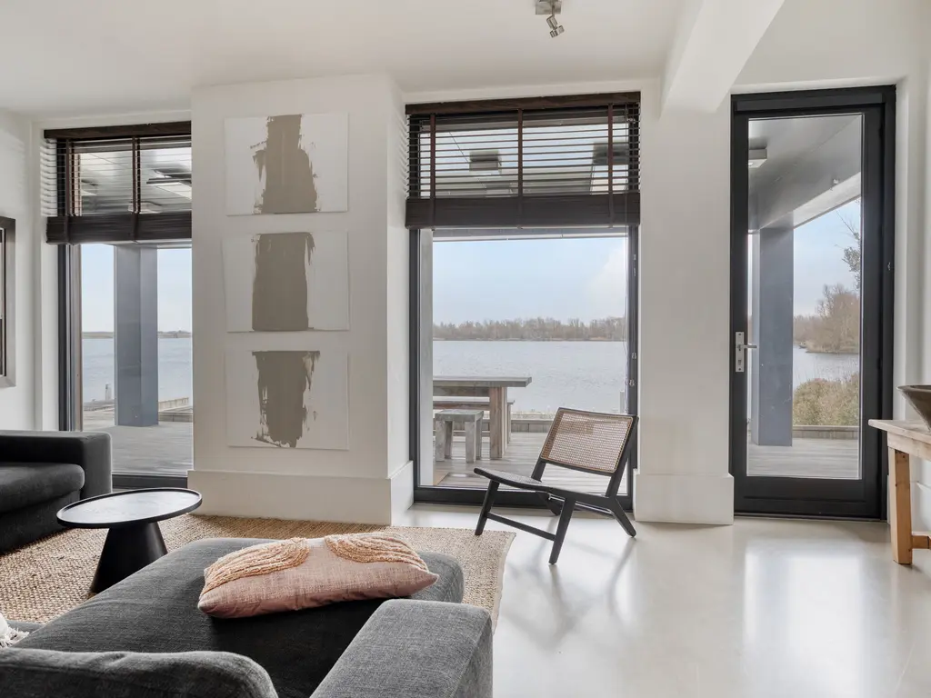 Oesterdam 127, THOLEN