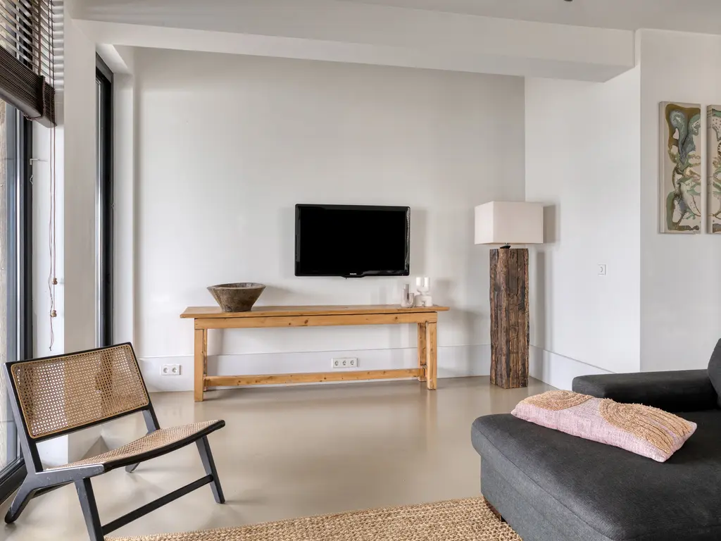 Oesterdam 127, THOLEN