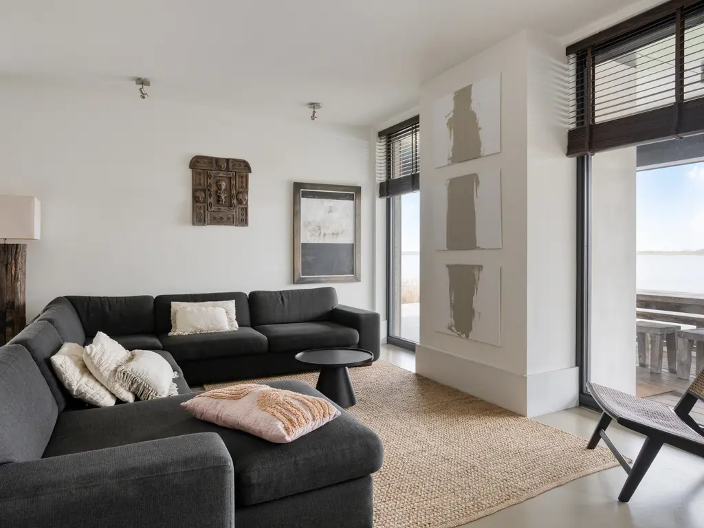 Oesterdam 127, THOLEN