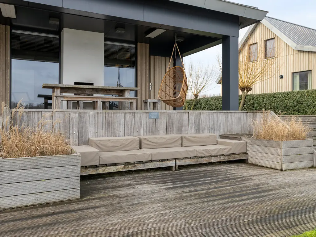 Oesterdam 127, THOLEN