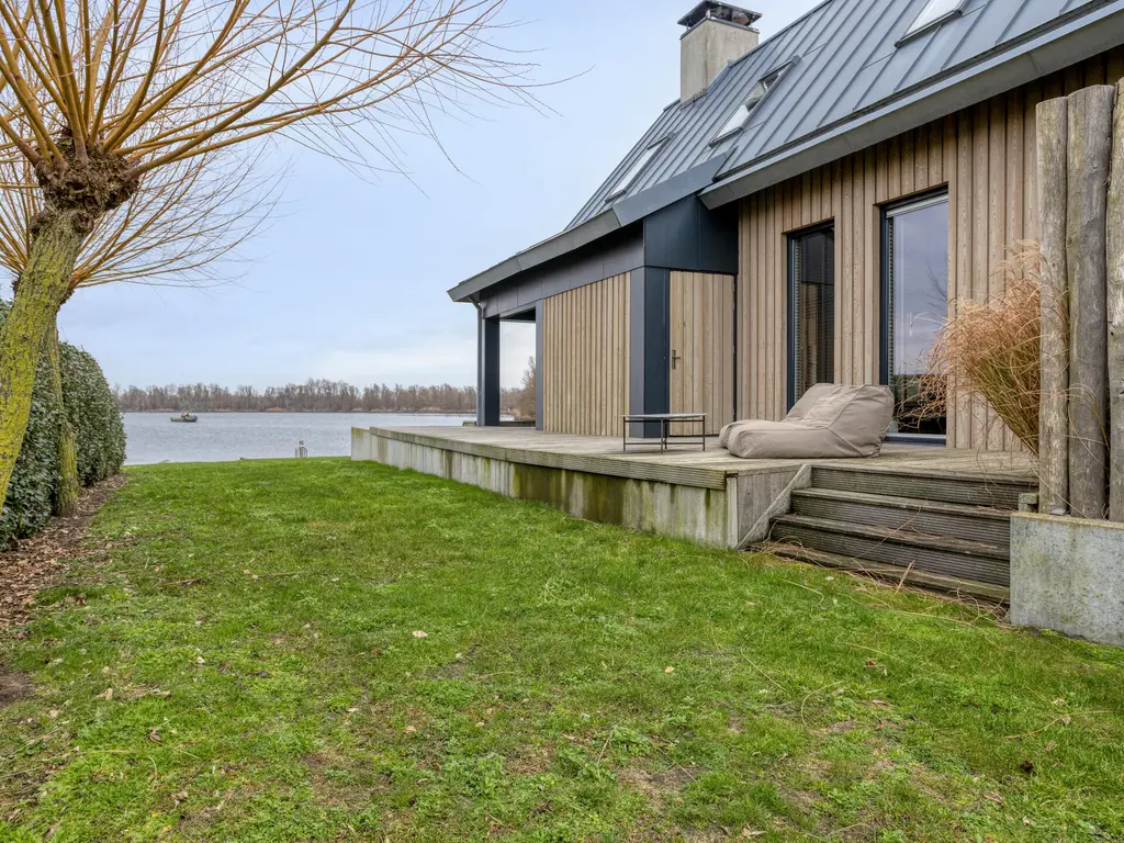 Oesterdam 127, THOLEN