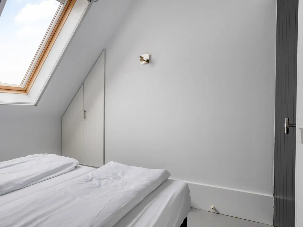 Oesterdam 127, THOLEN