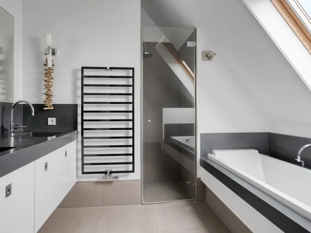 Oesterdam 127, THOLEN