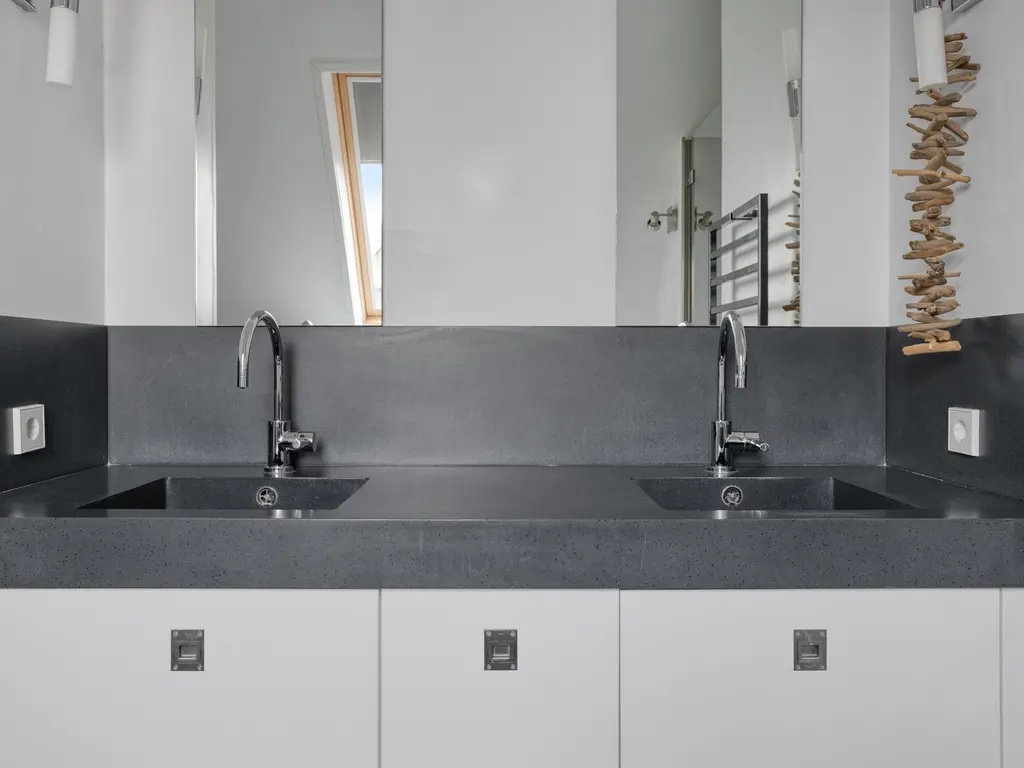 Oesterdam 127, THOLEN