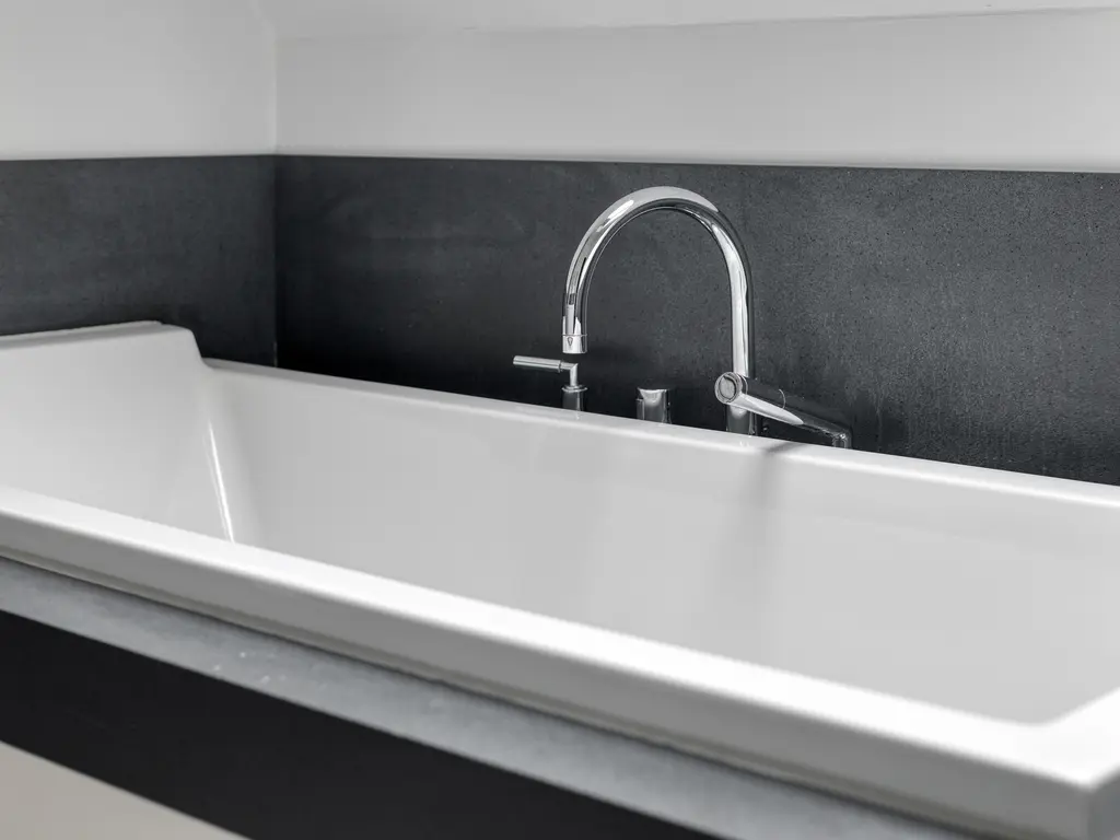 Oesterdam 127, THOLEN