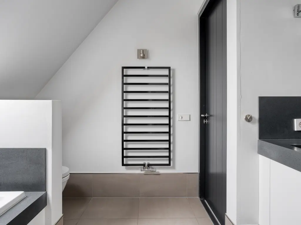 Oesterdam 127, THOLEN