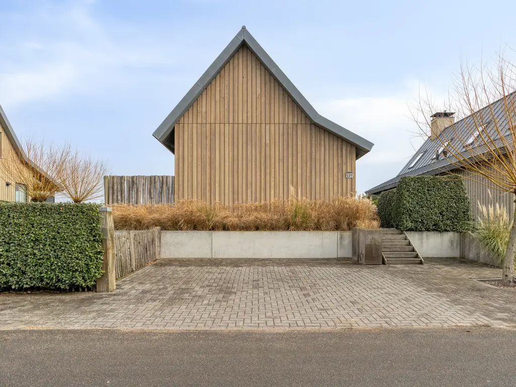 Oesterdam 127, THOLEN