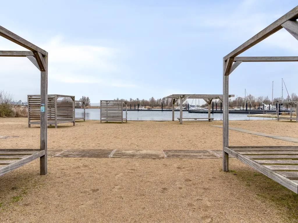 Oesterdam 127, THOLEN