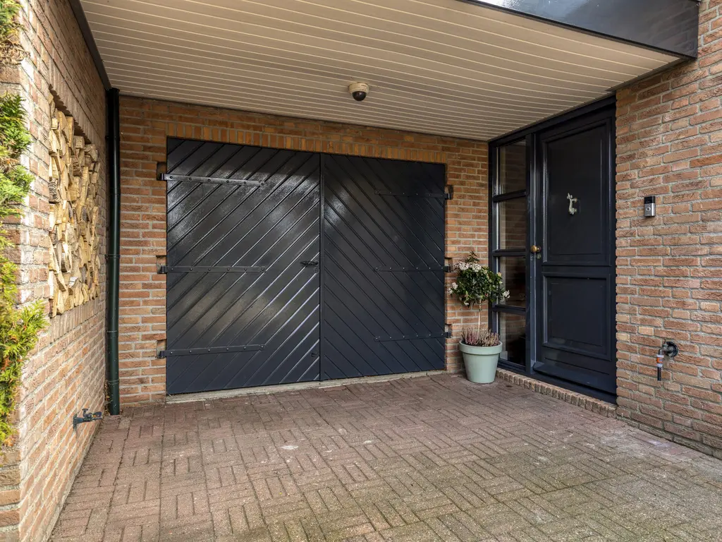 Meanderlaan 6, THOLEN