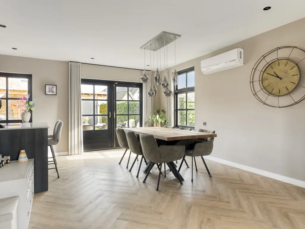 Meanderlaan 6, THOLEN