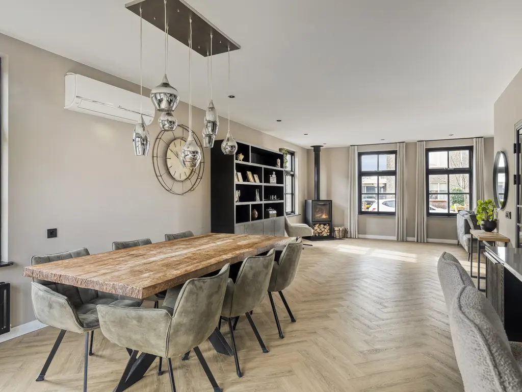 Meanderlaan 6, THOLEN