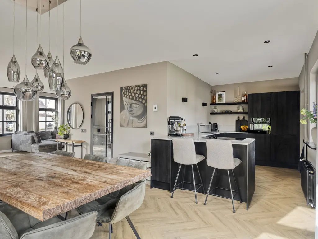 Meanderlaan 6, THOLEN