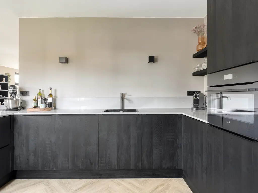 Meanderlaan 6, THOLEN