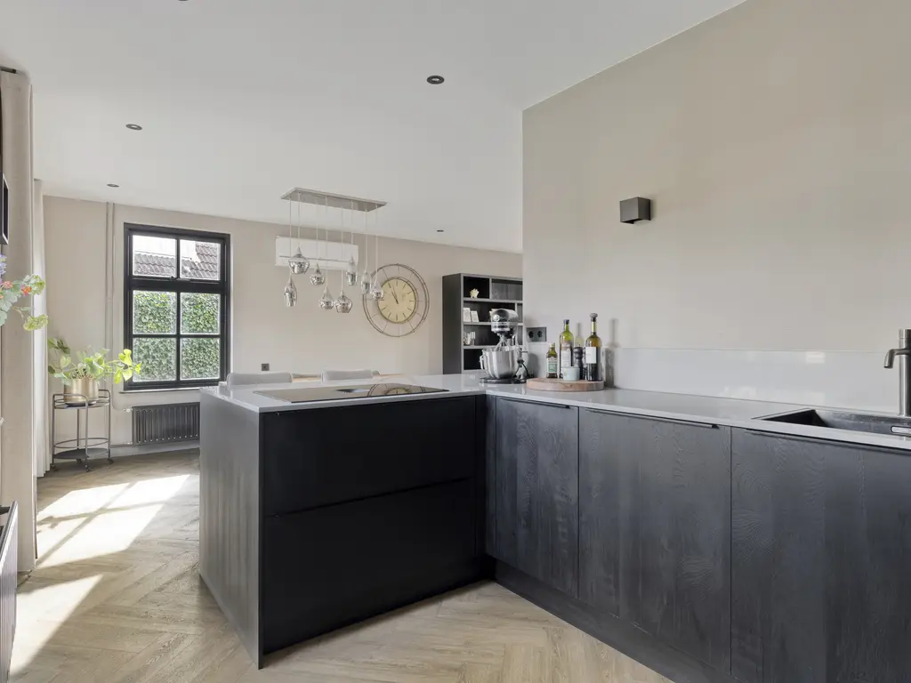 Meanderlaan 6, THOLEN