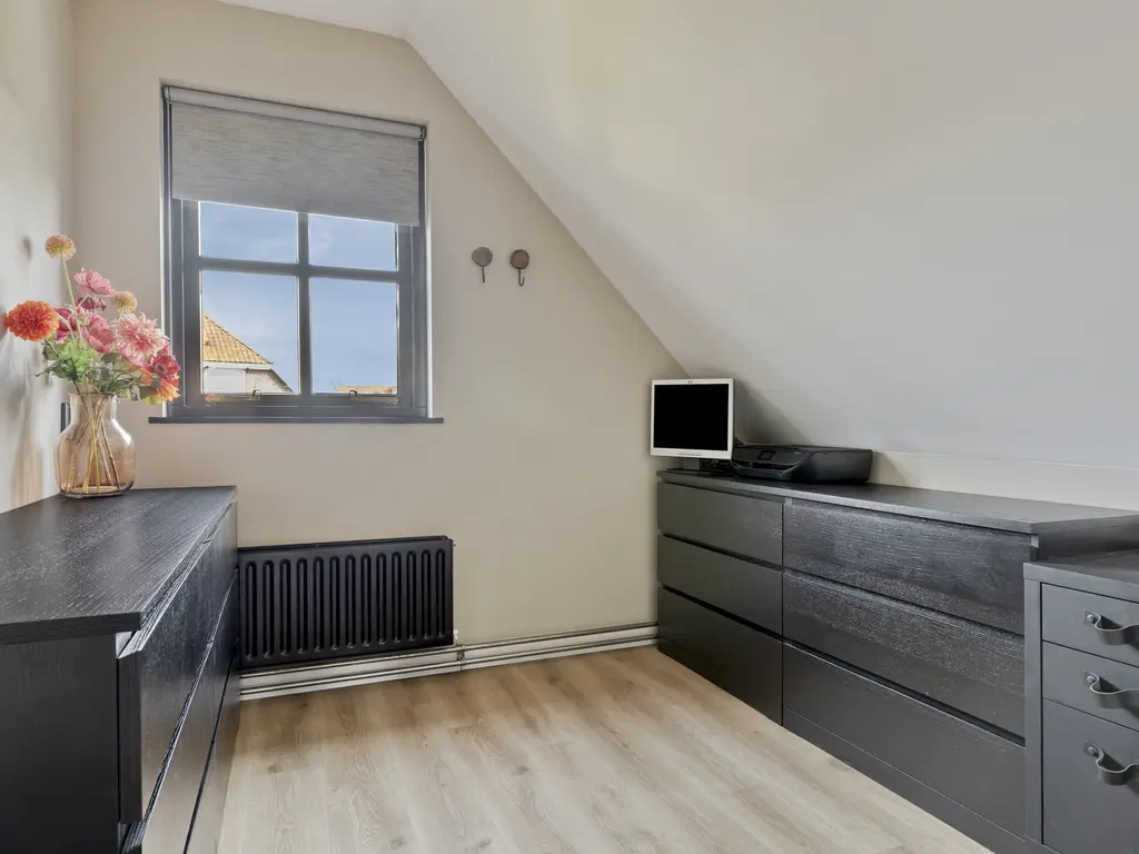 Meanderlaan 6, THOLEN