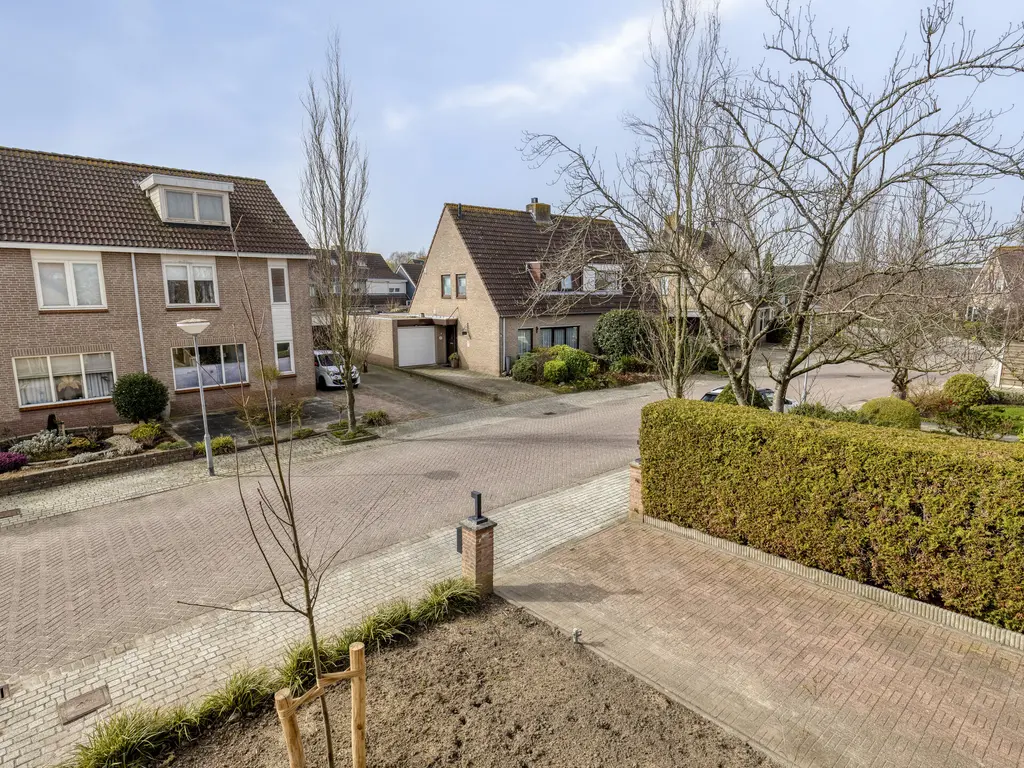 Meanderlaan 6, THOLEN