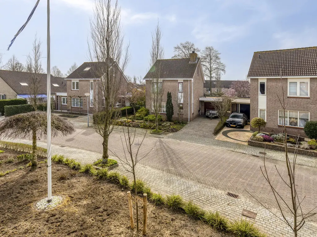 Meanderlaan 6, THOLEN