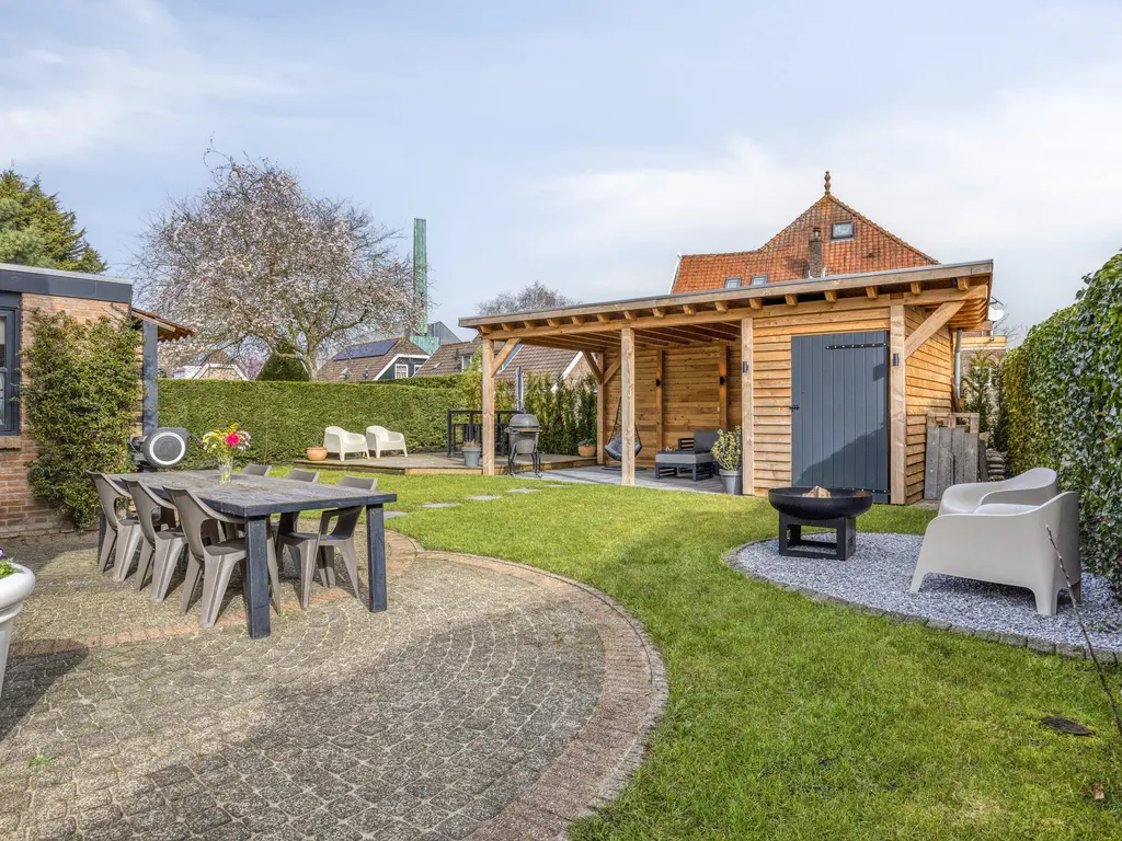 Meanderlaan 6, THOLEN