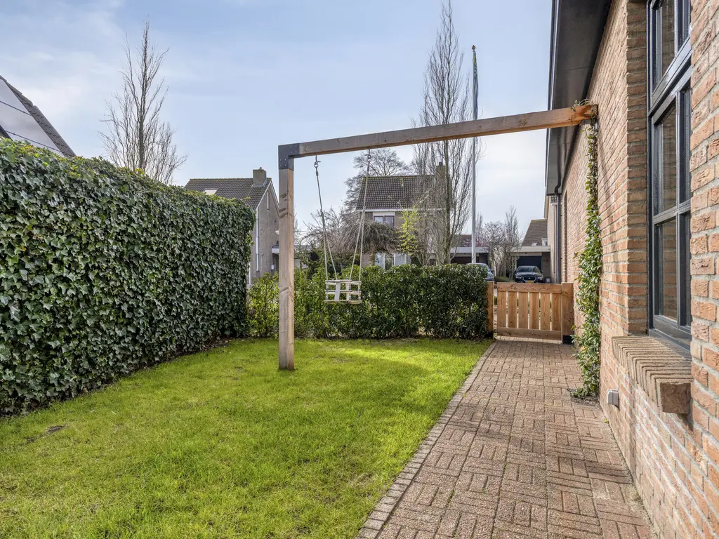 Meanderlaan 6, THOLEN