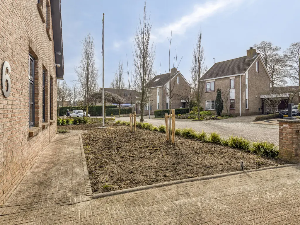 Meanderlaan 6, THOLEN