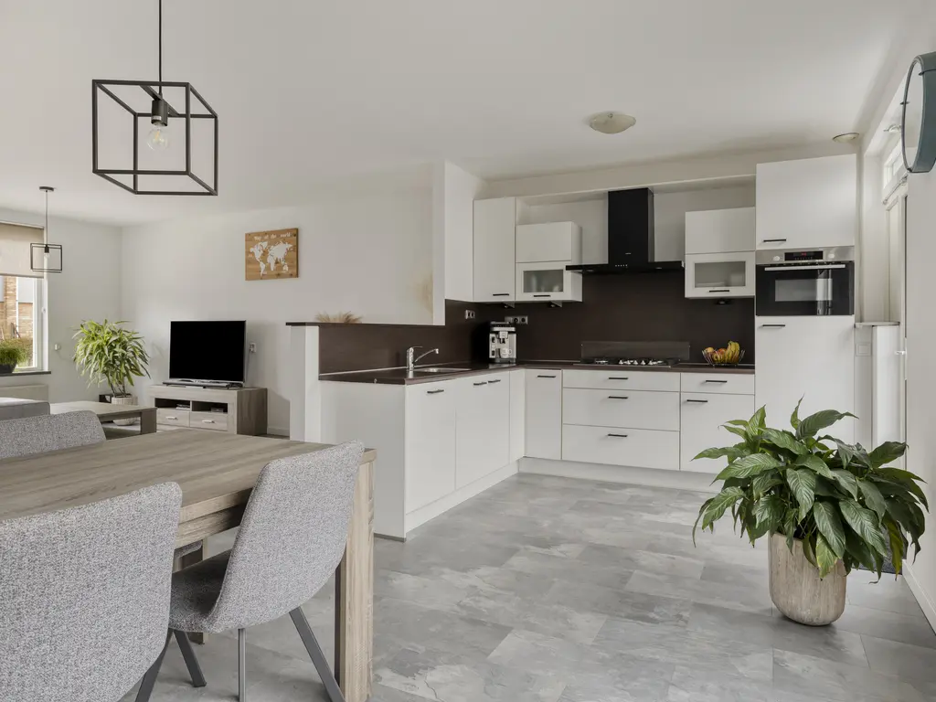 Touwslagersdreef 11, THOLEN