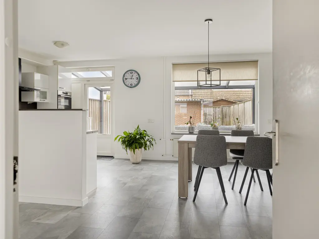 Touwslagersdreef 11, THOLEN