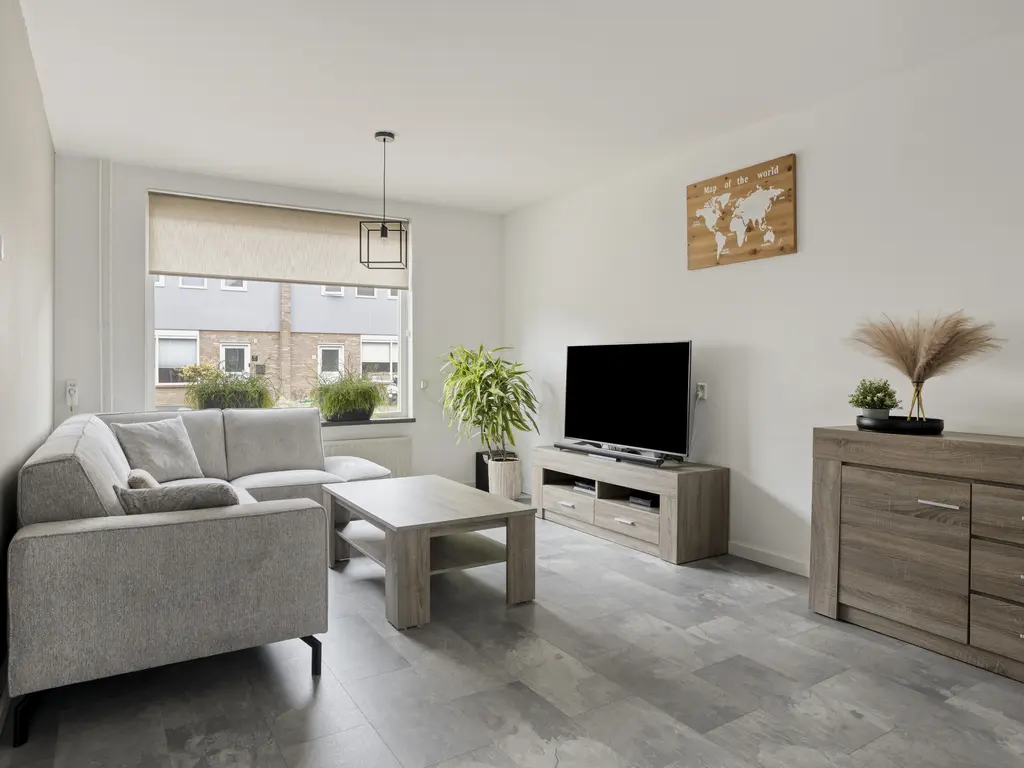 Touwslagersdreef 11, THOLEN