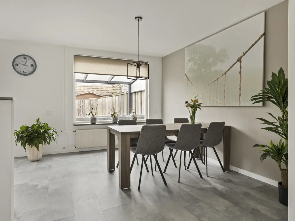 Touwslagersdreef 11, THOLEN