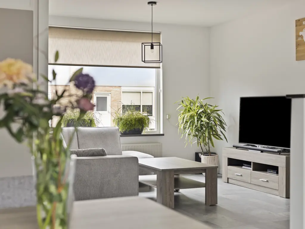 Touwslagersdreef 11, THOLEN