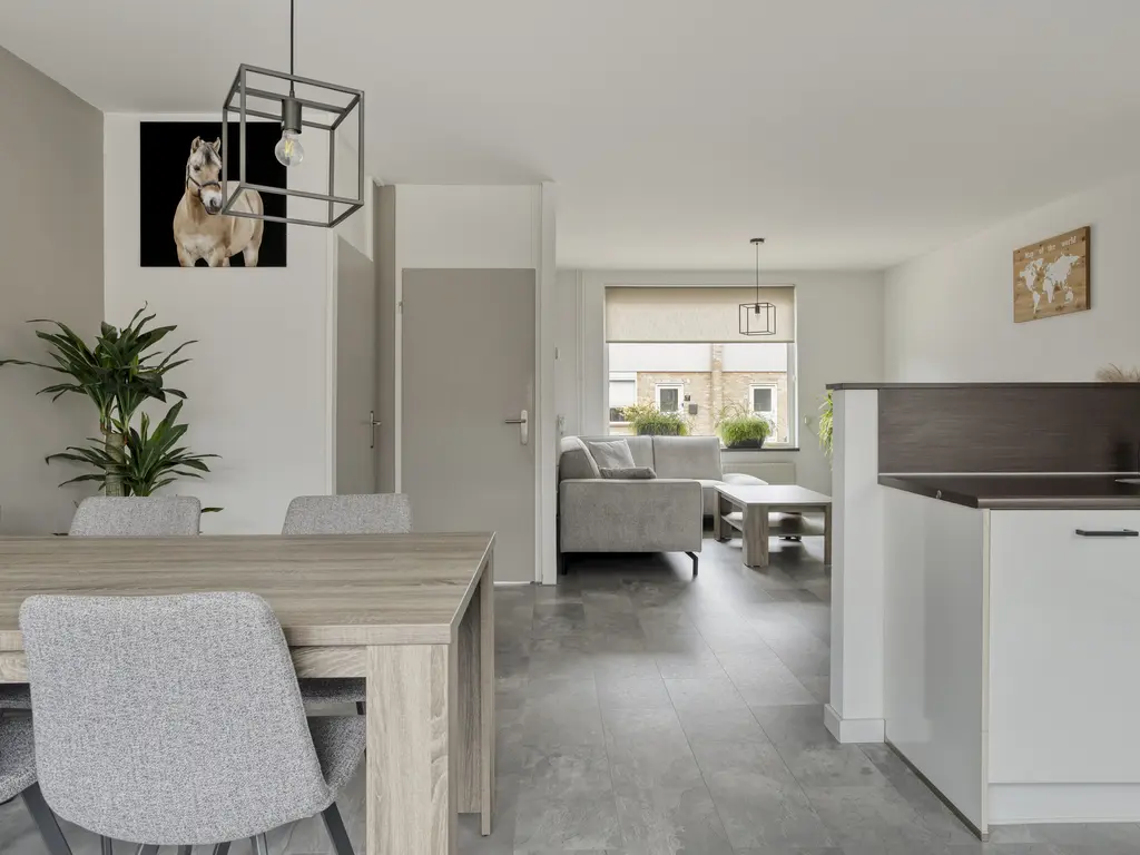 Touwslagersdreef 11, THOLEN