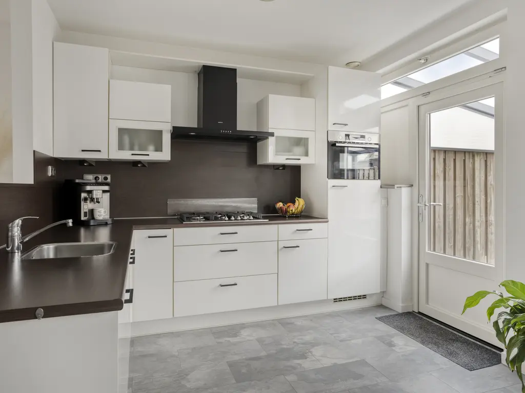 Touwslagersdreef 11, THOLEN